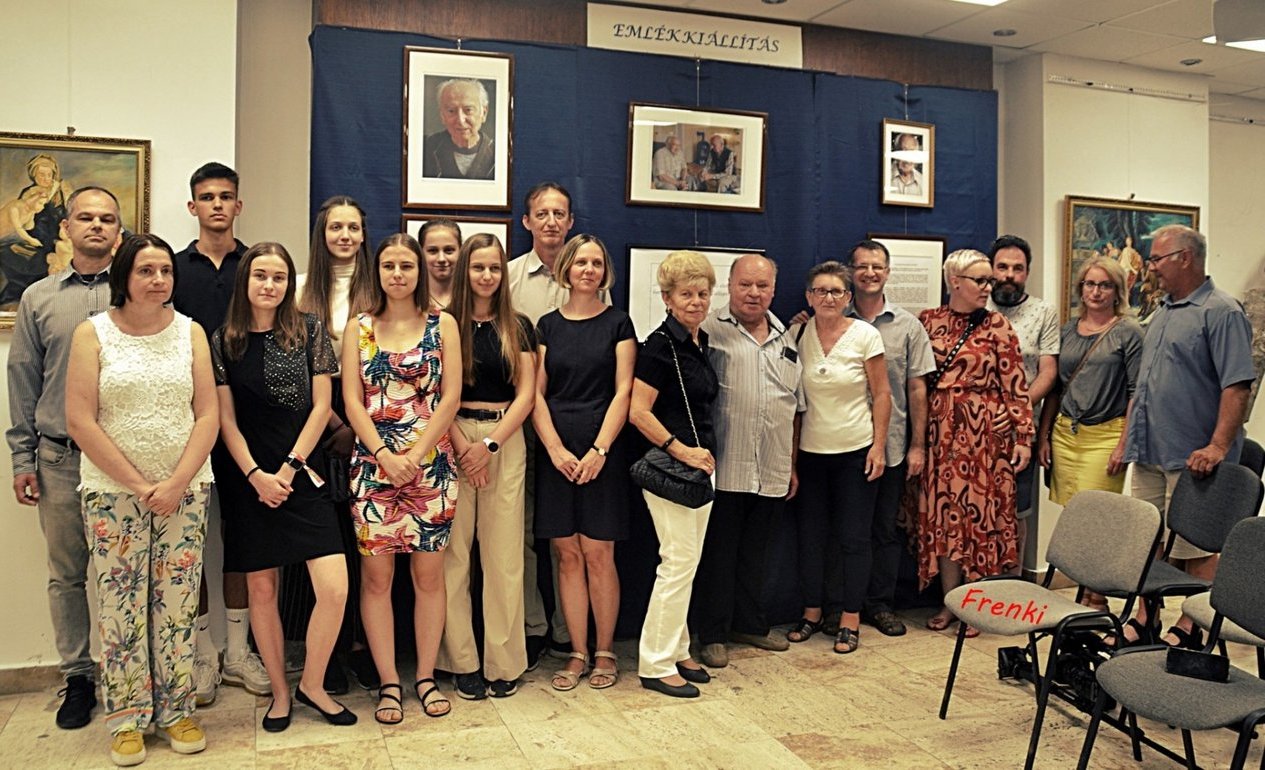 Rendhagyó kiállításon emlékeztek meg a város két díszpolgáráról